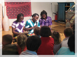 Repas africain et animations assurés par les élèves du Burkina aux Pradeaux. Repas africain et animations assurés par les élèves du Burkina aux Pradeaux.
